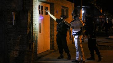 La policía trabajando en la zona de Magallanes al 2700.