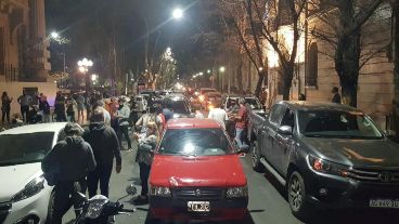 Los manifestantes cortaron el tránsito e hicieron sentir sus bocinas