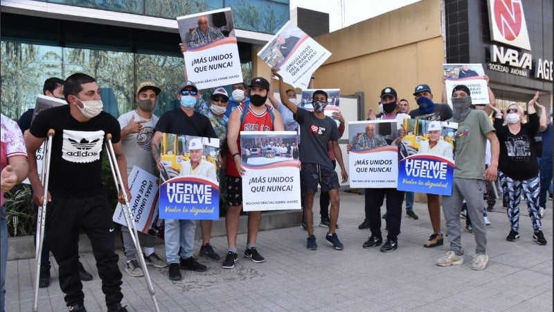 El reclamo de los estibadores en la cooperativa de Puerto San Martín. 