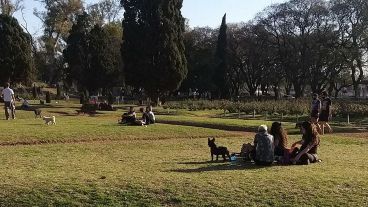 En el parque Indepedencia mucha gente decidió reunirse.