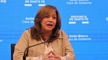 La ministra anunció que su padre dio positivo de covid.