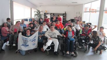 Los Tiburones quieren nadar. Viky es una de las grandes figuras del grupo.