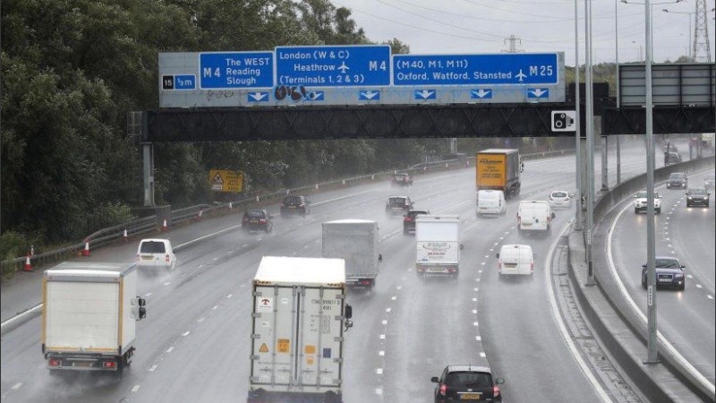 La mujer recibió ayuda de paramédicos en el lugar.