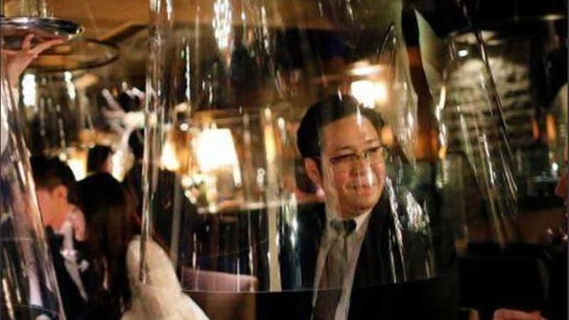 El bar ''Jazz Lounge En Counter'', con sus acrilicos colgando desde el techo.