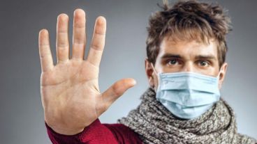 Una de las causas del mal aliento puede ser por falta de ingerir líquidos por miedo a sacarse el tapabocas