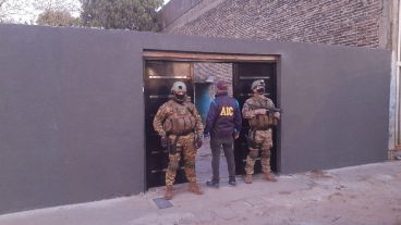 En uno de los operativos detuvieron al presunto autor material del ataque.