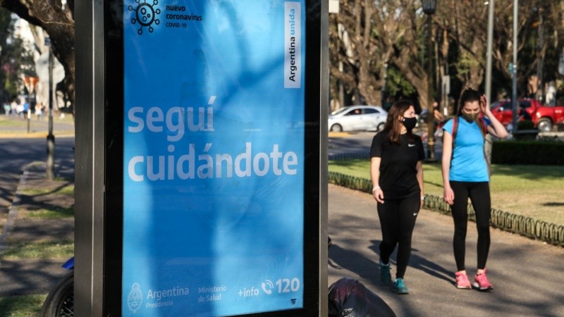 Once personas murieron en Rosario con covid-19 este martes.