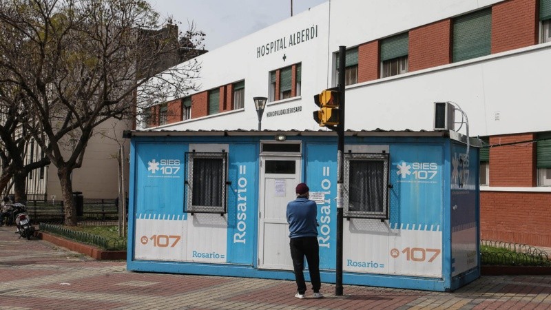 El joven fue llevado por vecinos al hospital Alberdi, donde finalmente murió. 