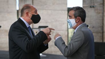 Javkin y Perotti, con sus equipos, definen a esta altura los anuncios de mañana viernes.