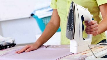 Los trabajadores de casas particulares vuelven a trabajar pero no pueden ir en colectivo.