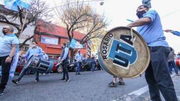Postal de la movilización del 28 de mayo en la sede local de la UTA.