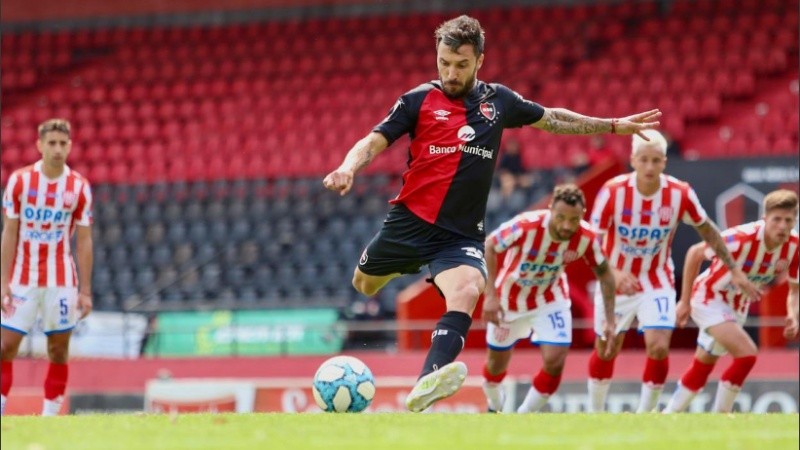 Scocco cambió penal por gol a los 20 minutos del segundo tiempo.