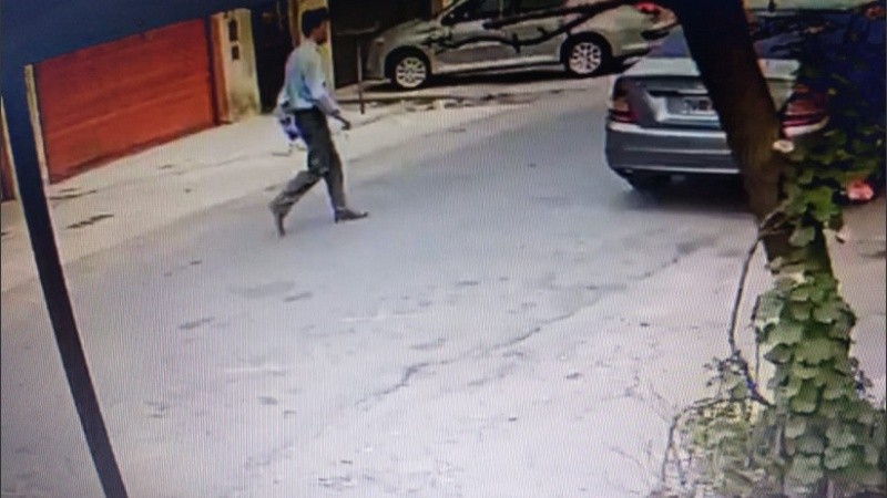 Un joven estafaba jubilados a bordo de un Mercedes Benz último modelo.