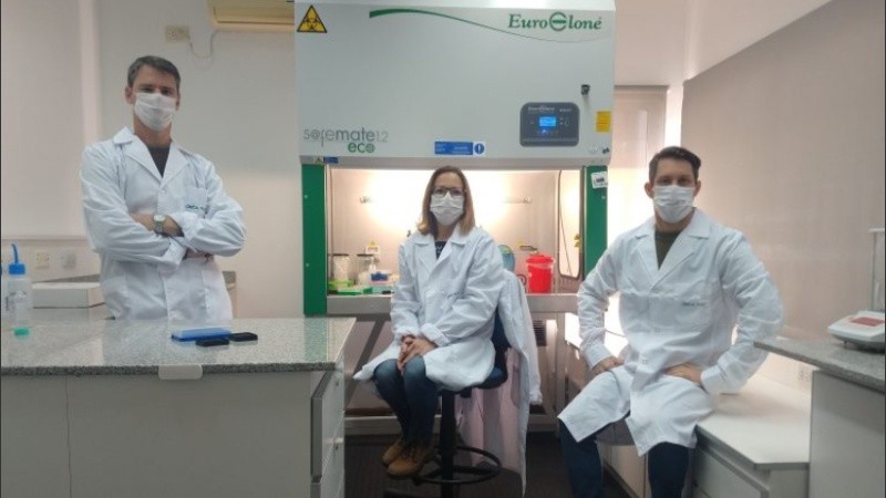 Diego Chouhy, Florencia Re y Gastón Viarengo, parte del equipo de investigadores.