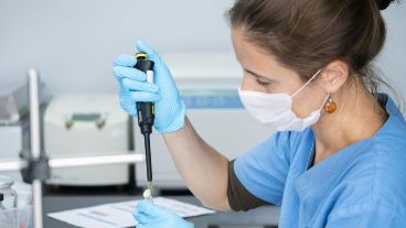 Los profesionales de la salud continúan trabajando durante la pandemia.