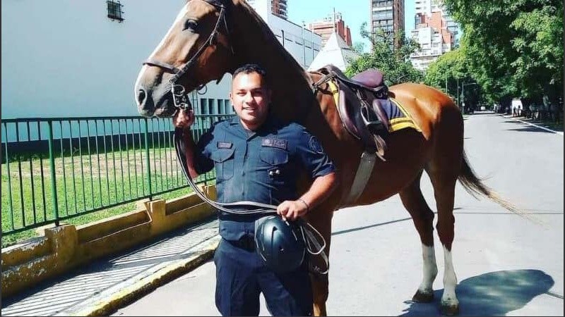 Juan Pablo Roldán, el policía asesinado en Palermo, pertenecía a la Policía Montada de la PFF