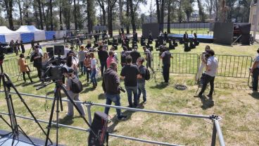 Pasadas las 12 se esperaba el arribo del presidente a la ex Rural.