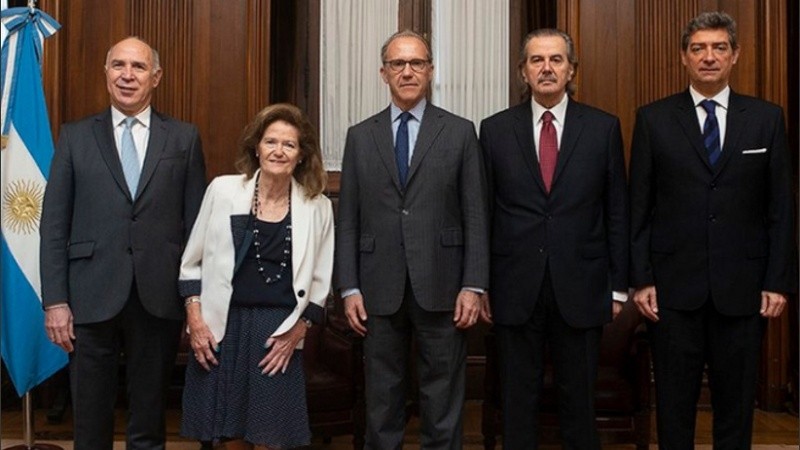 Ricardo Lorenzetti, Elena Highton de Nolasco, Carlos Rosenkrantz, Juan Carlos Maqueda y Horacio Rosatti.