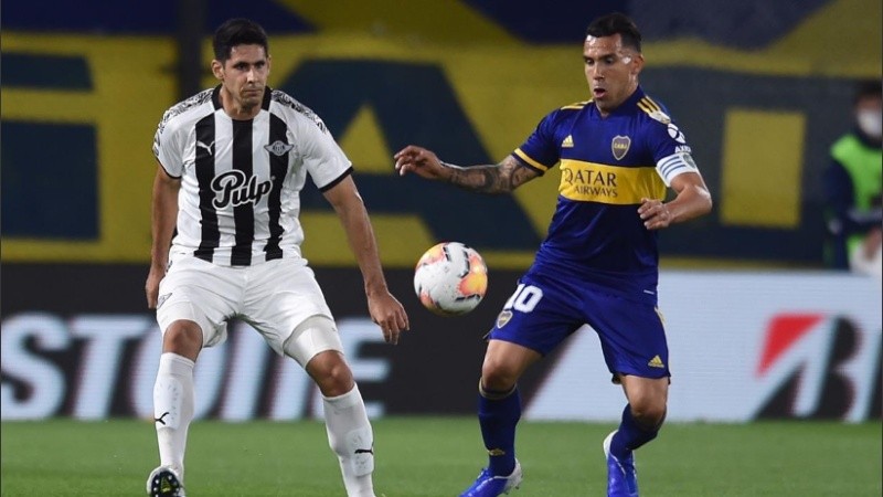 Tévez, el eje del ataque de Boca.