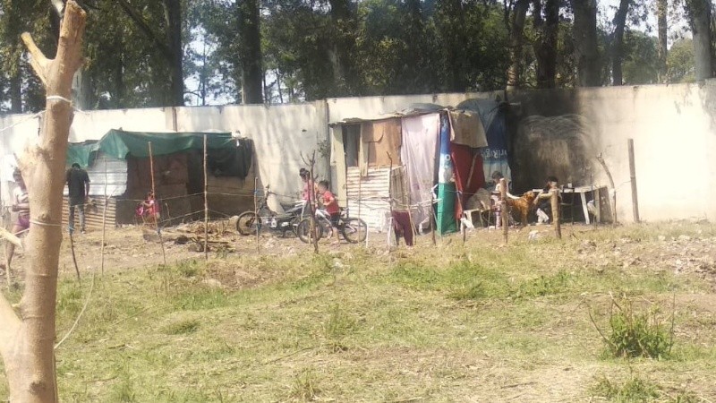 Unas 80 familias tomaron un terreno en la zona de Mendoza y Wilde.