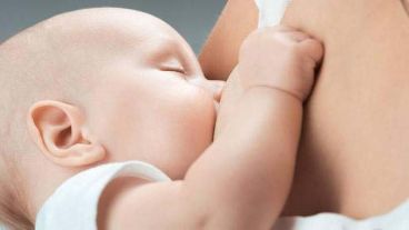 Científicos chinos aseguran que la leche materna no transmite el coronavirus.