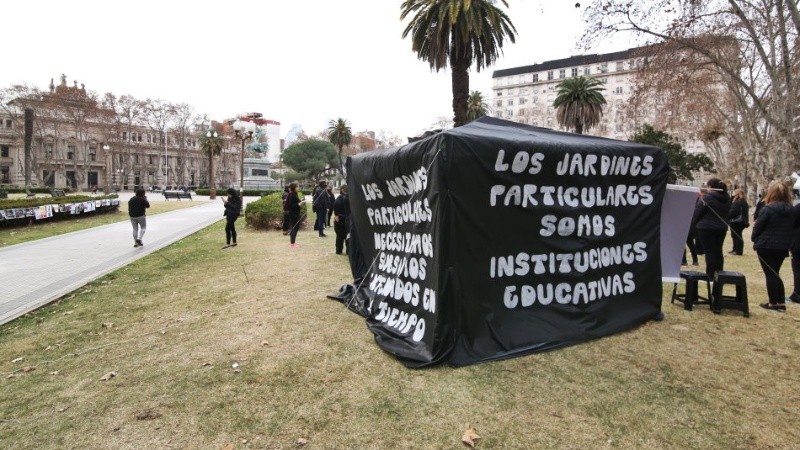 De negro: los jardines de infantes se mantienen cerrados desde el 16 de marzo.