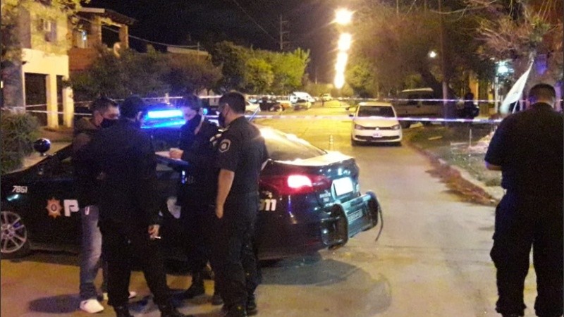 La Policía cercó el lugar atacado en la noche de este jueves.