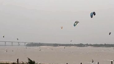 El Paraná era una fiesta: las imágenes de las velas en el río.