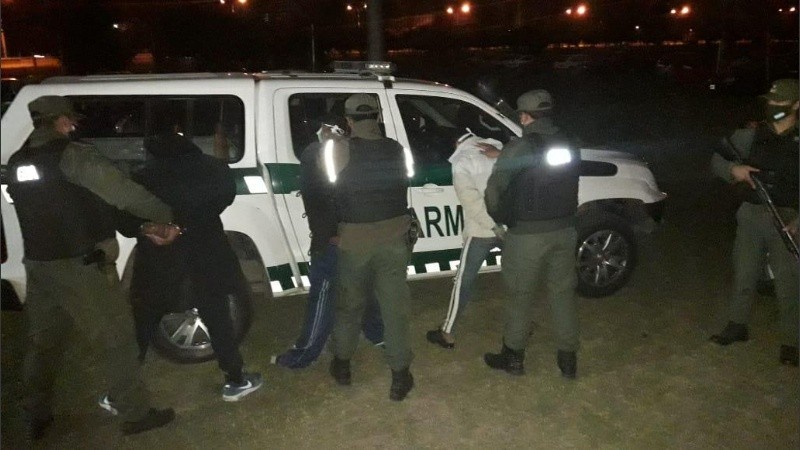 El momento de la detención por parte de personal de Gendarmería. 