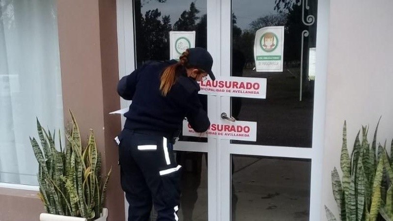 Autoridades de salud creen que la celebración fue el origen del nuevo brote en la ciudad.