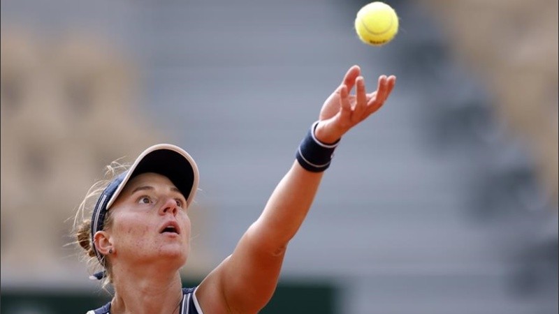 La tenista rosarina pasó a cuartos del torneo parisino.