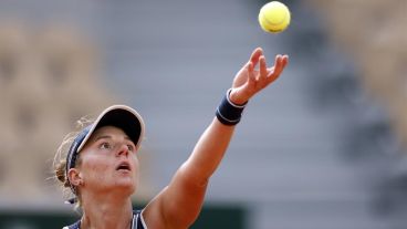 La tenista rosarina pasó a cuartos del torneo parisino.