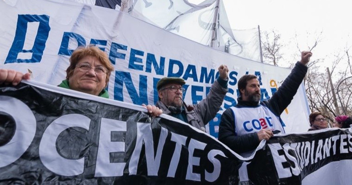 Docentes de la UNR en alerta: podrían lanzar nuevo paro esta semana ...