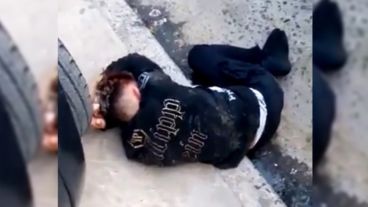 El cómplice, que fue reducido a golpes por vecinos.