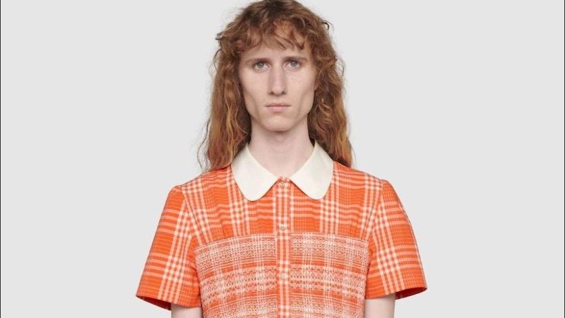 Estará inspirada en los años 90 con los looks de camisas a cuadros