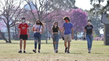 Las autoridades sanitarias solicitan evitar encuentros para que no haya más casos de coronavirus.