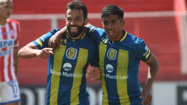 Pupi Ferreyra sonríe junto a Gamba.