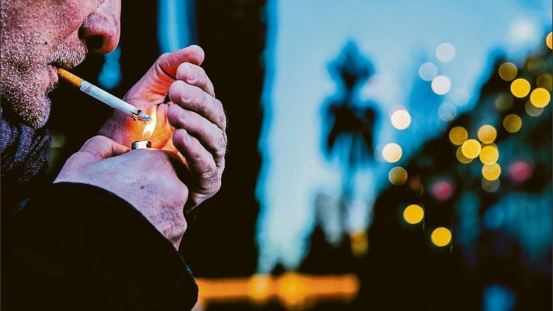 Un hombre terminó detenido después de agredir la casa del vecino