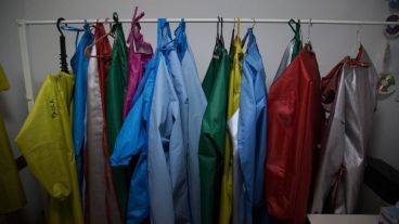 Los trabajadores de la salud están expuestos al contagio y deben protegerse.