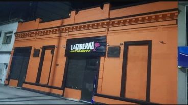 Una multitud de gente se acercó al local gastronómico en busca de un empleo