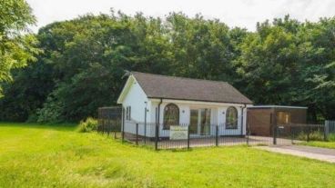 El pasado de esta pequeña casa de Inglaterra hace dar marcha atrás a los interesados en comprarla