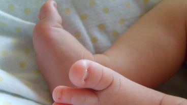 El bebé nació el lunes pasado.