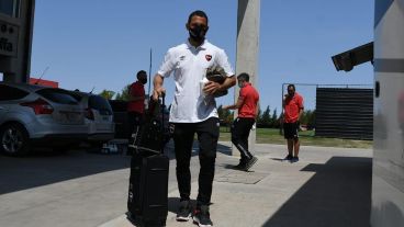 Maxi subiendo al micro rubo a Buenos Aires; luego habría problemas para llegar a destino.