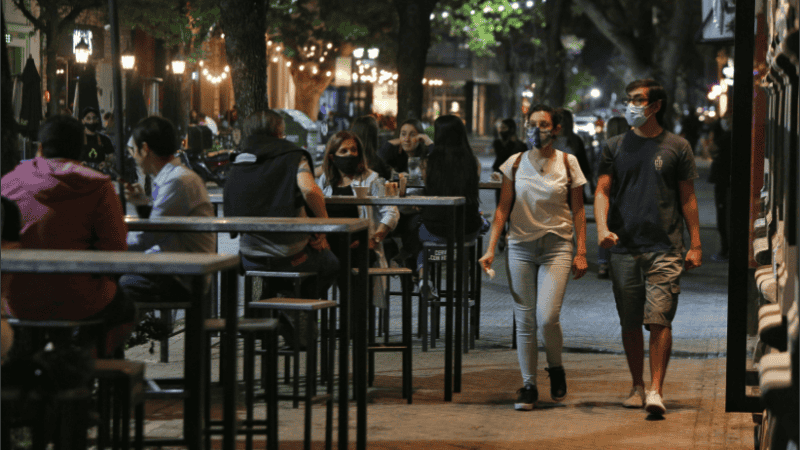 Los especialistas pidieron que se mantengan las medidas vigentes por 14 días.