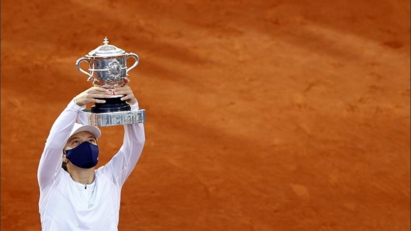 La polaca Iga Swiatek (54 del ranking WTA) se impuso este sábado en la final de Roland Garros.