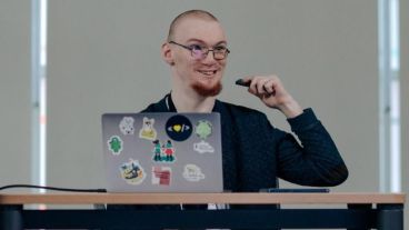 "Creo que el Estado debería ayudar a los discapacitados. Ahora hay que pagar para conseguir una silla de ruedas cómoda." comentó el informático