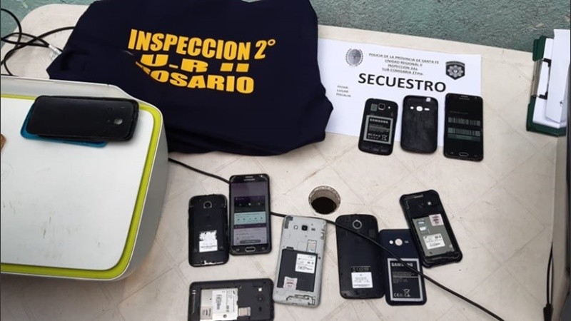 En el operativo secuestraron 9 equipos móviles.