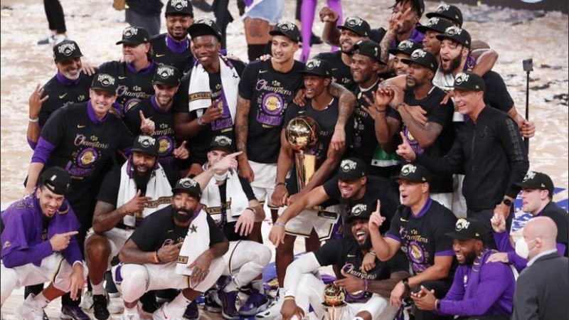 El festejo de los campeones tras vencer a Miami Heat.