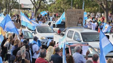 Desde las 17 los manifestantes se concentraron en la costa central.