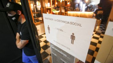 Hasta las 19, los locales gastronómicos podrán recibir clientes hasta un 30% de su aforo.